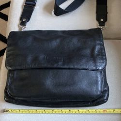 Kenneth Cole Genuine Pebbled Leather Messenger Shoulder Bag