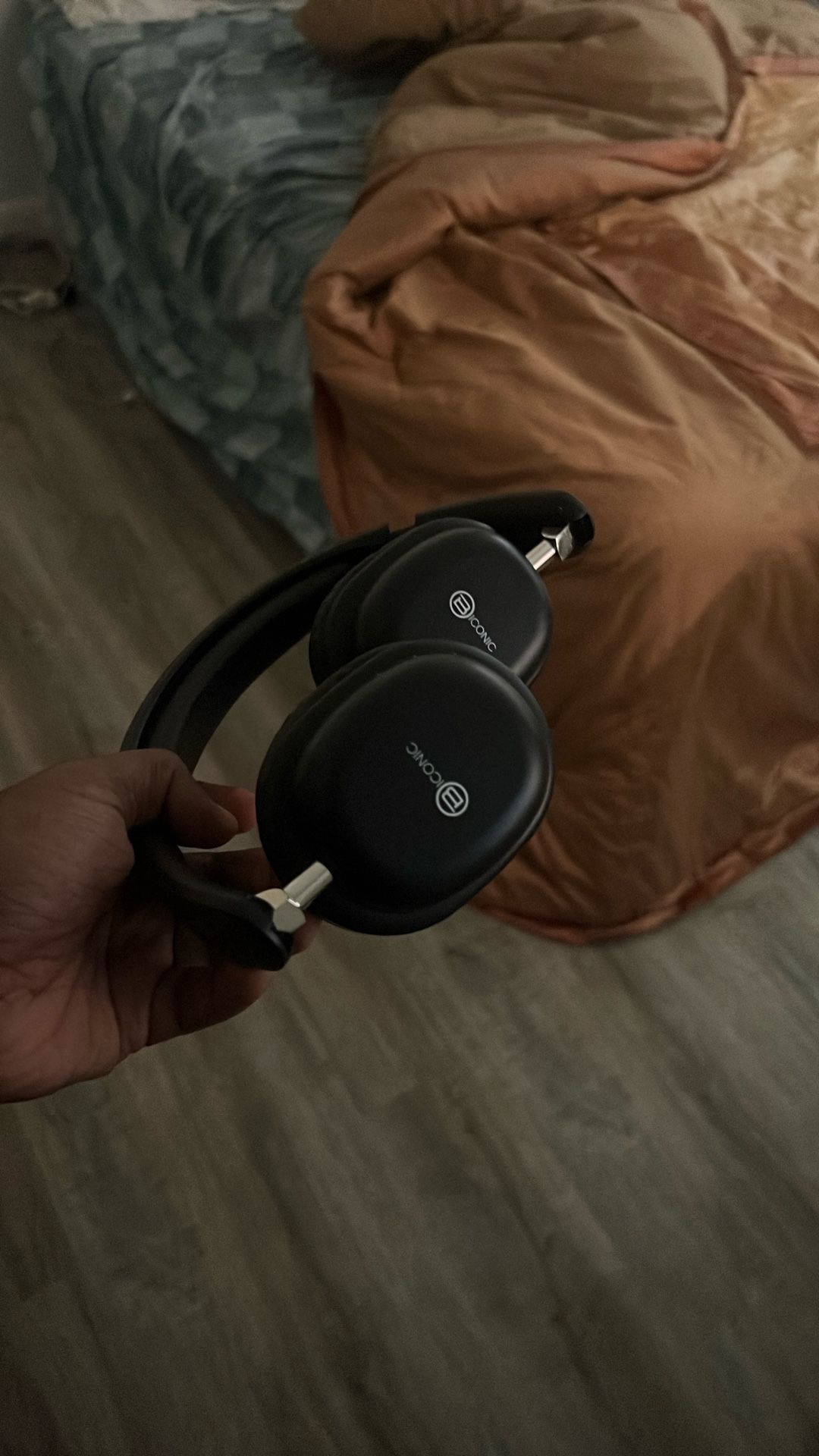 Wireless Headphones W Charger