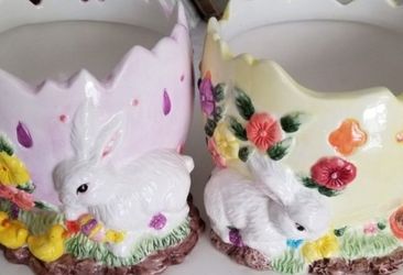 Beautiful Ceramic planter Easter colors yellow and levander like to sell it as a set