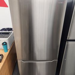 Insignia 30 Inch Bottom Freezer Refrigerator Stainless Steel 