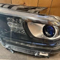 2019 Dodge Durango Left headlight halogen 