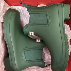 Hunter Women’s Chelsea Boots In Green Available In Size 7 Or 8 Brand New In Box 