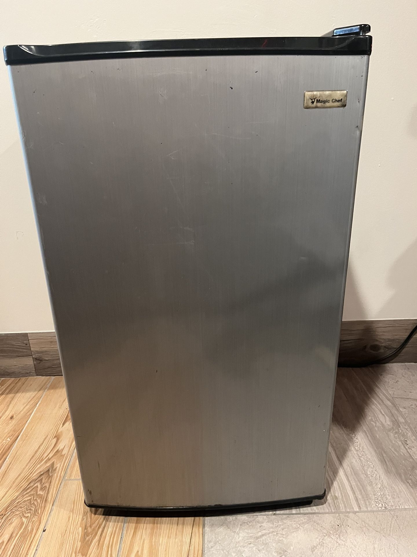 Mini Magic Chef Refrigerator