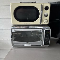 Toaster Oven And Microwave 