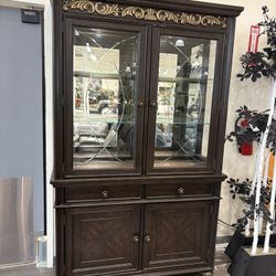 China cabinet 