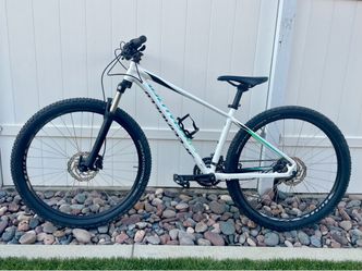 Specialized Pitch Expert 27.5” Mountain Bike – Medium – Good Condition $395
