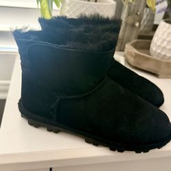 Costco Sheaing/Fur Ankle Boots
