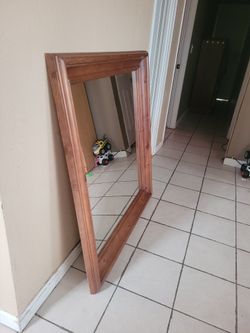 FREE FREE FREE Large Wood Feamed Mirror (40"×40"