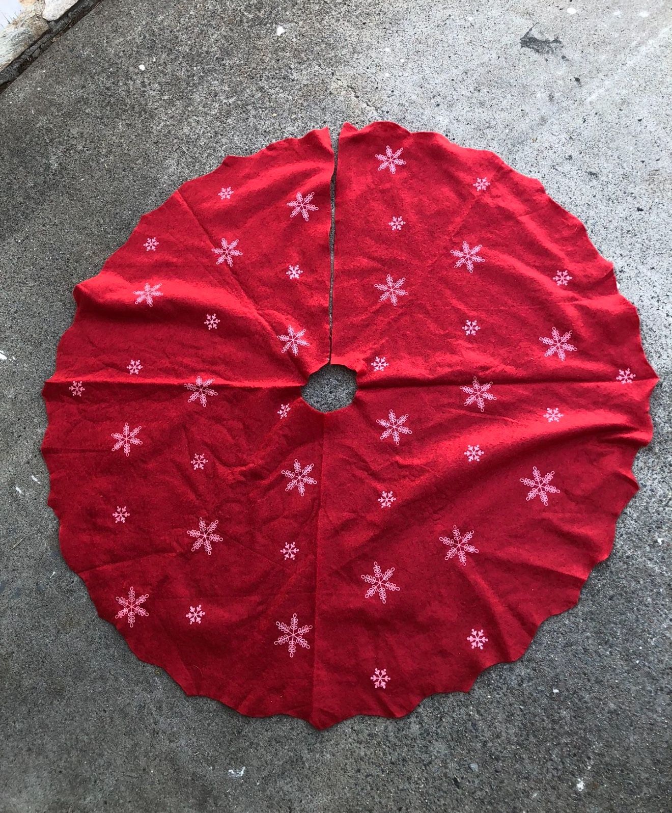 Skirt under christmas tree π