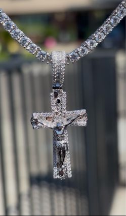 MOissanite pendant