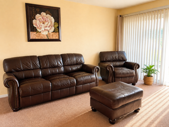 Leather Living Room Set – Excellent Condition – $650 OBO