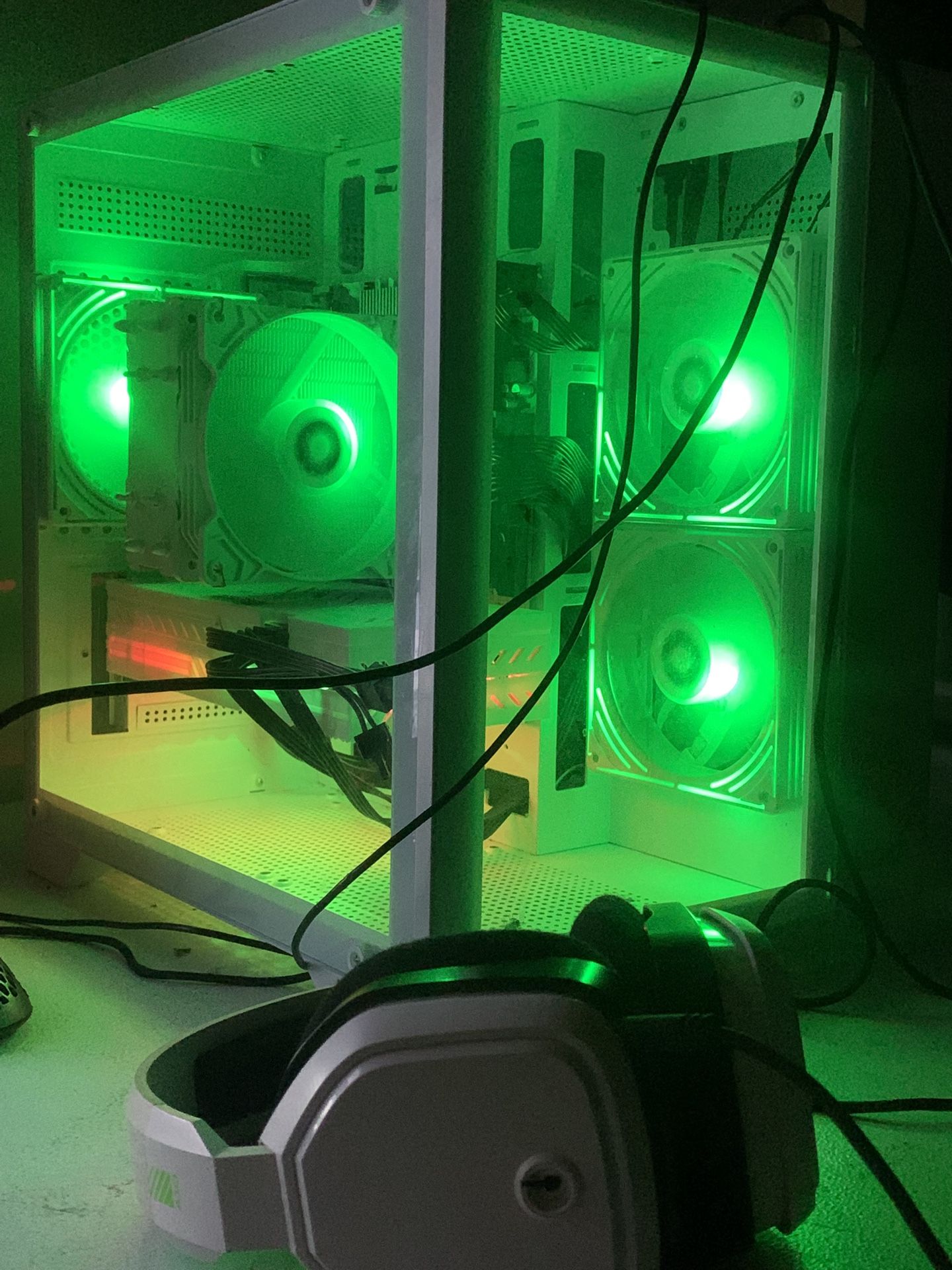 New Gaming PC - Intel E5-2697 v3 3.6GHz, RX 580 8GB, 512GB NVMe SSD, Wireless WiFi + Bluetooth