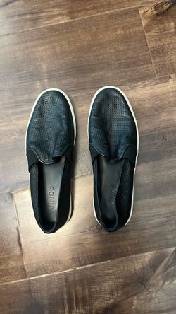 Vince leather slip on shoe size 8
