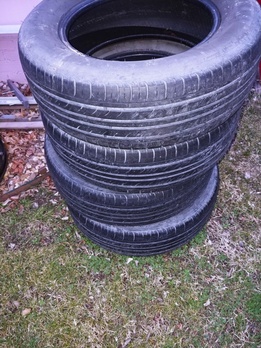 Set of 215/65/16 tires