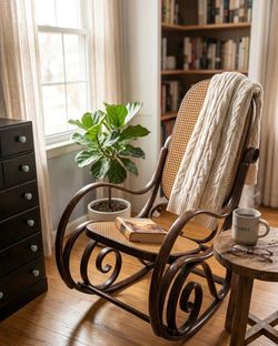 Cozy Vintage Bentwood Rocker – Perfect Reading Nook Addition