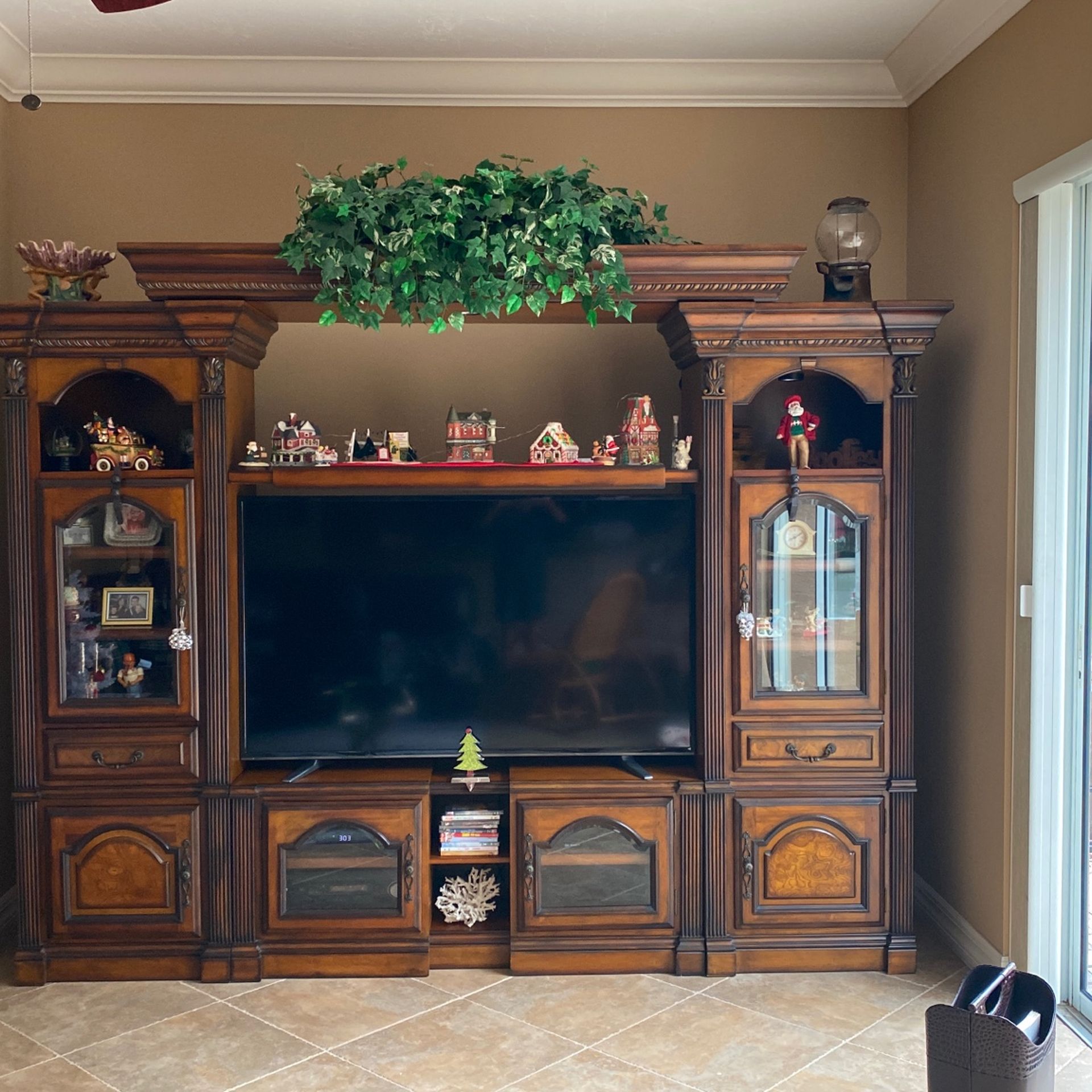 Wall Unit