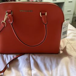 New Michael Kors Purse 