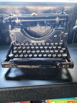 Antique Underwood No 5 typewriter
