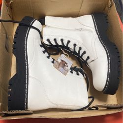 Sincerely Jules Harley Combat White Leather Boots New Women's sz 8! pick up only Bridgeport ct 