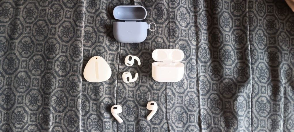 Apple Airpods (3rd Gen) With Ear Protectors And Case