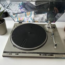 Technics SL-D30 Direct Drive Automatic Turntable System. 