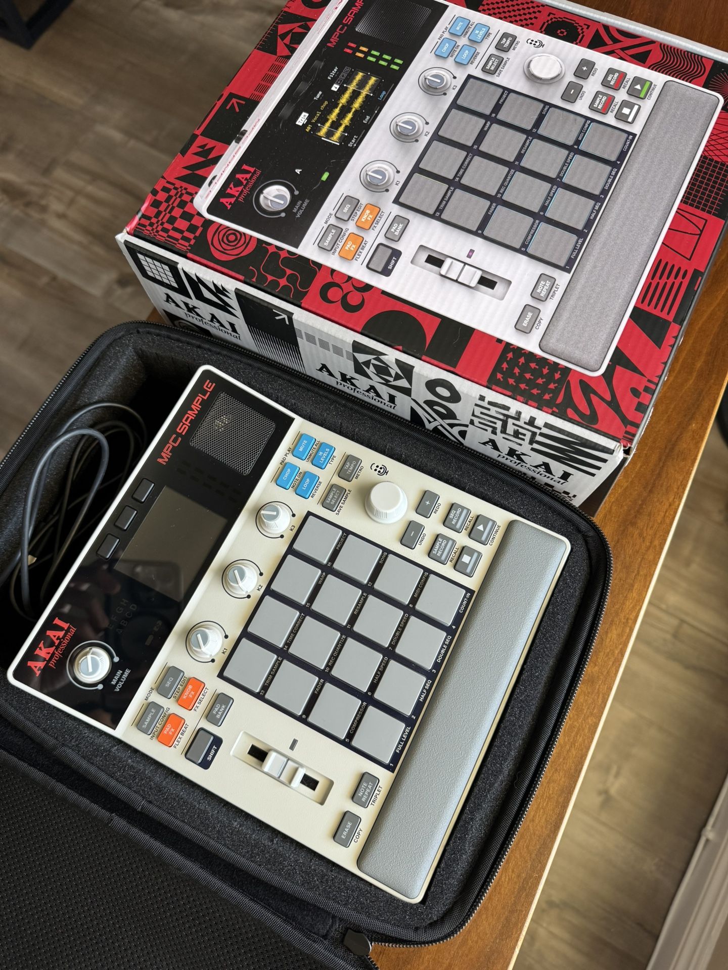 Akai Mpc Sample + Carrying Case Included