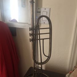 Trumpet Candle (19Inches High) Metal