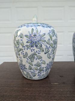 Ceramic Painted Vase With Lid