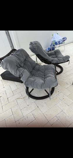2 Swivel Chairs