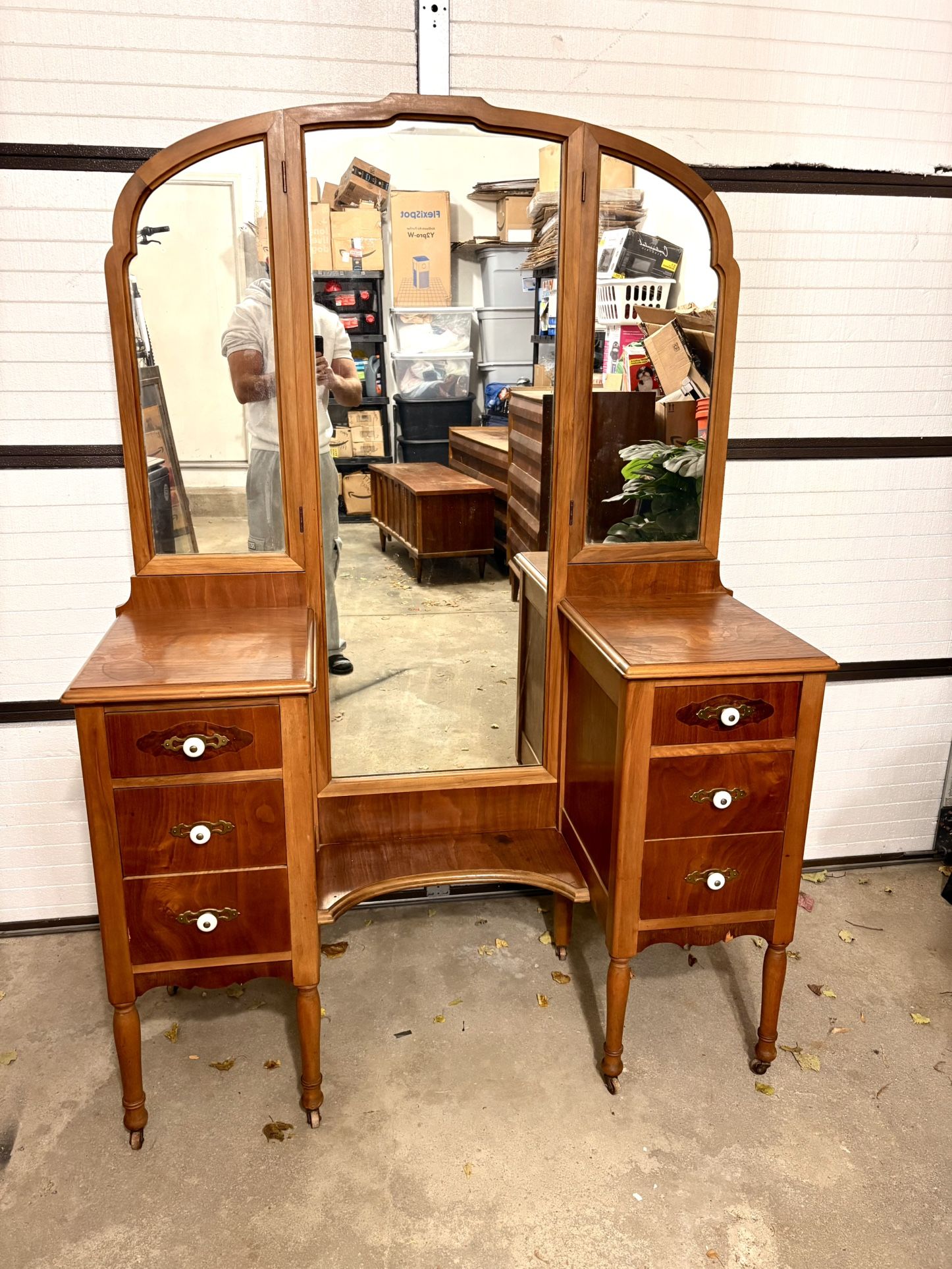 ANTIQUE VANITY WITH MIRROR