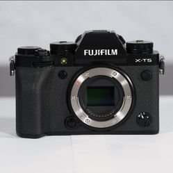 Fujifilm X-T5 -  Basically Almost Brand New! 