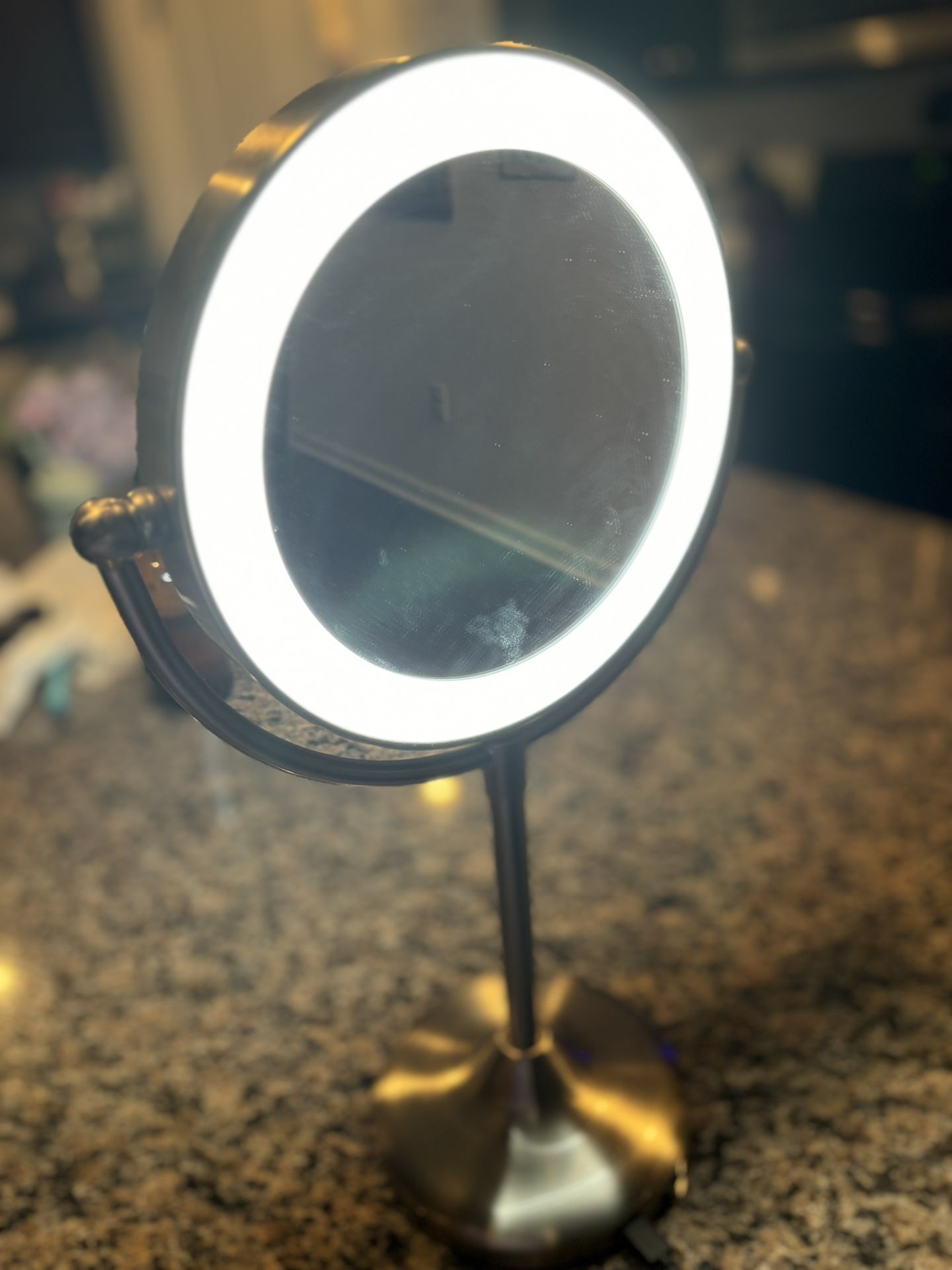 Vanity mirror