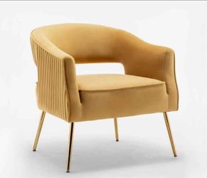 🔥🔥🔥VULVET ARMCHAIR 🔥🔥🔥

Brand New in box 🎁