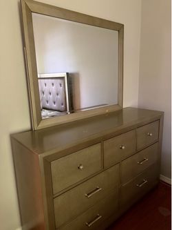 MOVING FIRE SALE: 4-Piece Glam Bedroom Set (MUST GO BY SUNDAY!)