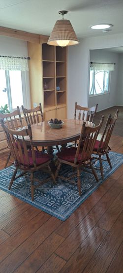 Dinning room table with 6 chairs