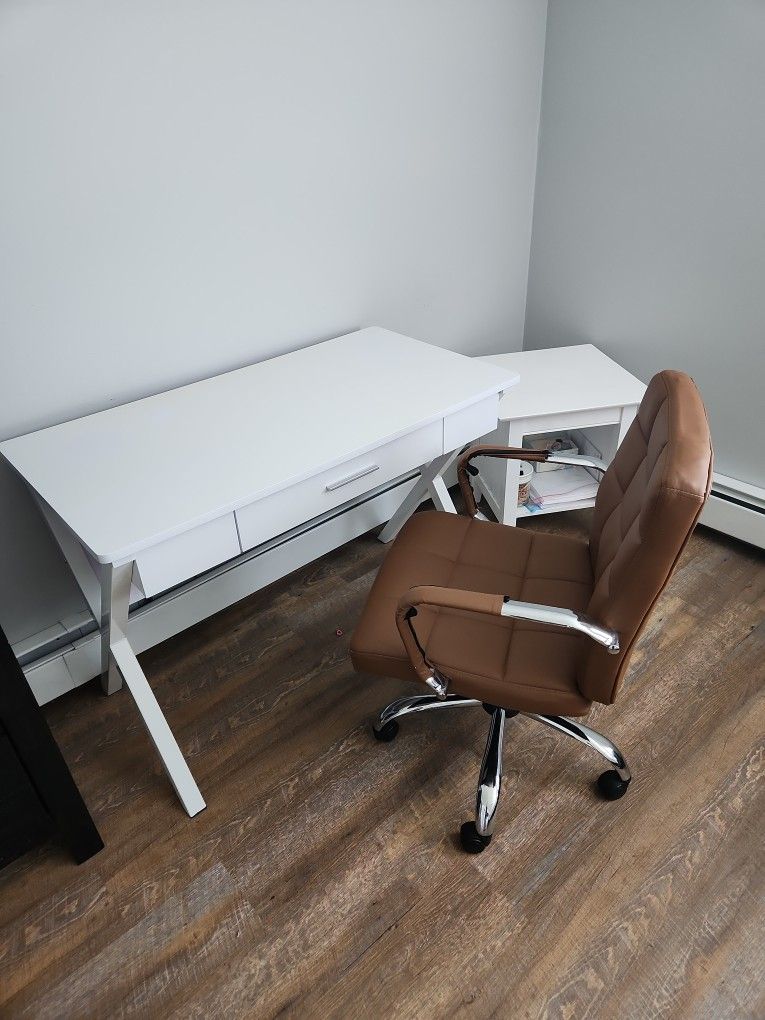 Desks With Chair