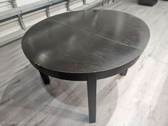 Extendable breakfast/dining table