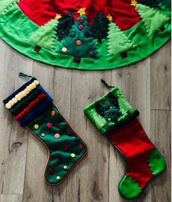 Crate & Barrel Wool 52” Christmas Tree Skirt + 2 Stockings. Vintage/Rear Find! Cottagecore Charm