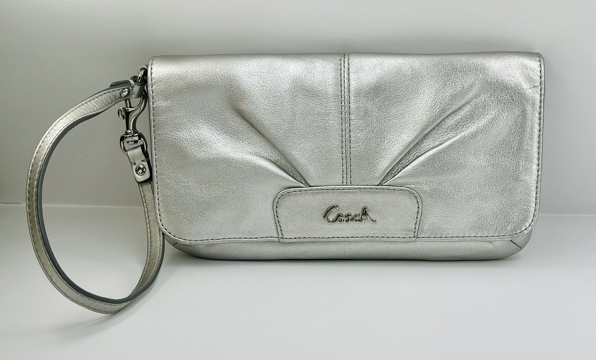 Coach Ashley Large Wristlet Metallic Silver Leather Clutch Credit Card Slots