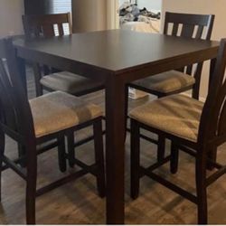 Dining Table & Chairs