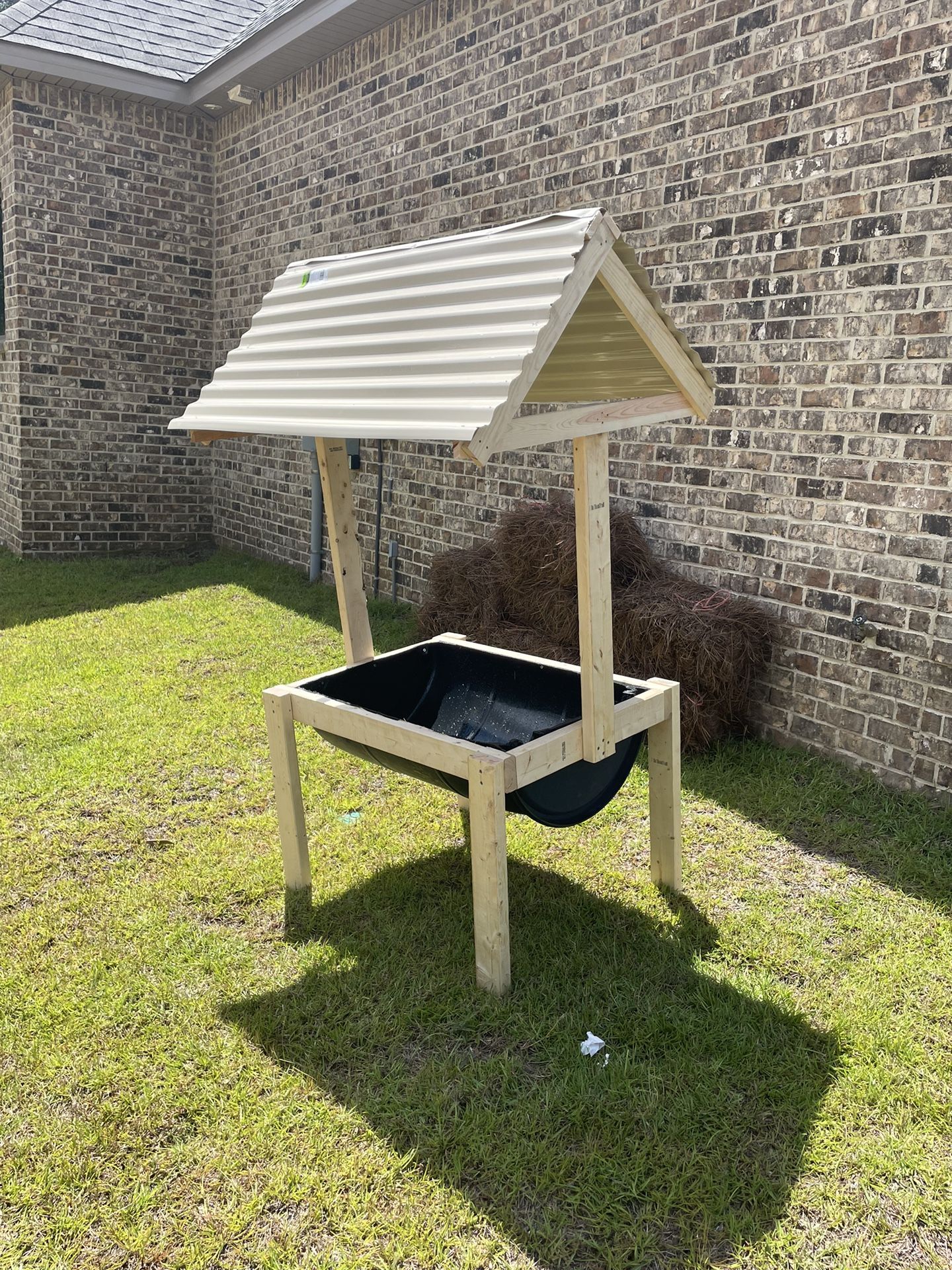 Deer Feeder (200 Lbs Of Corn)