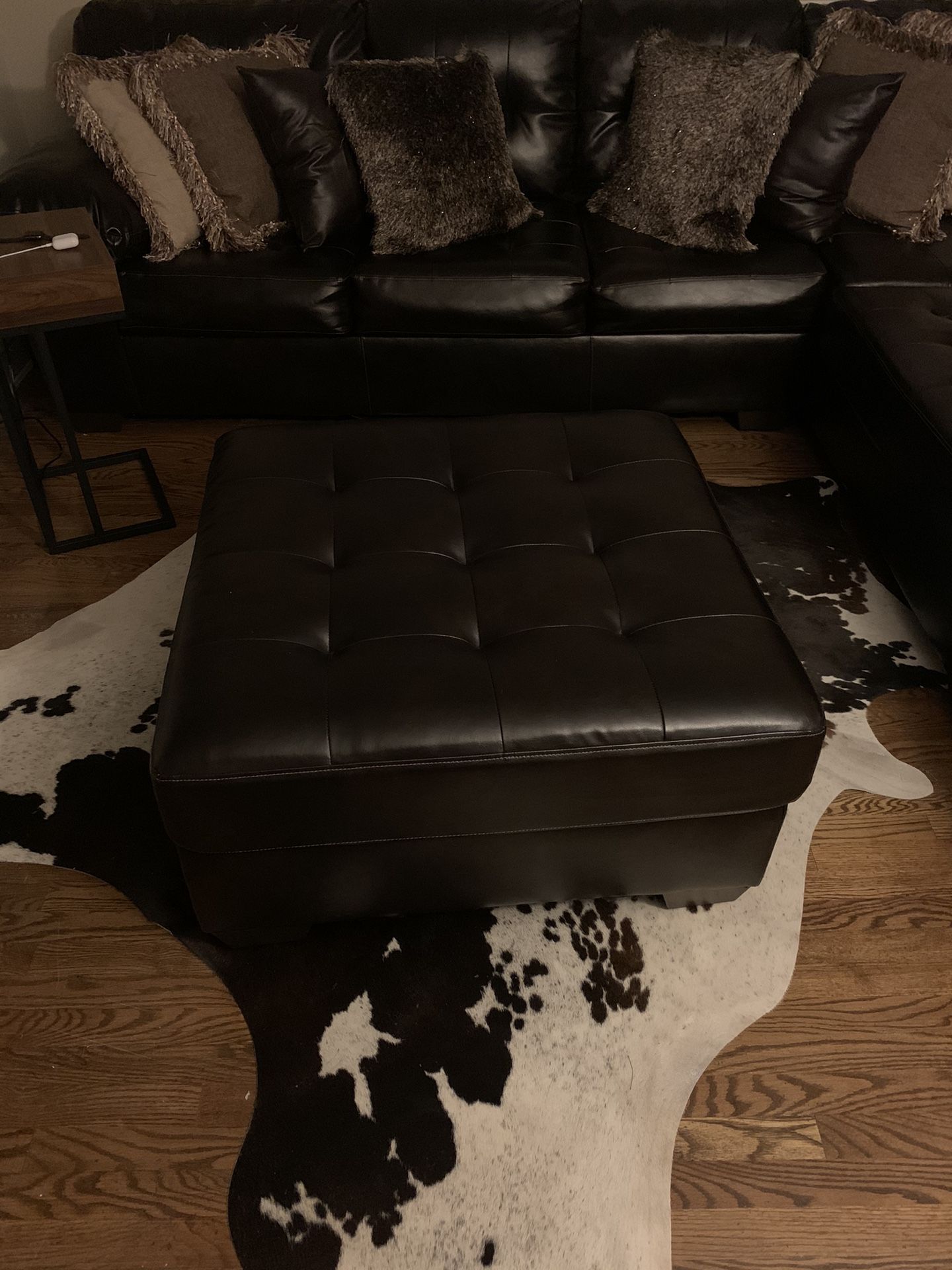 Sectional with ottoman (including Pillows)