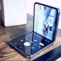 Samsung Galaxy Z Flip 4 5G Unlocked, FREE Smartwach/ Headphones. Pay $1 Today Rest in payments. NO CREDIT NEEDED FINANCING