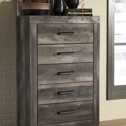 Brand New In Box Ashley Wynnlow Chest of Drawers SKU - B440-46
