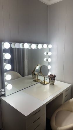 Vanity mirror