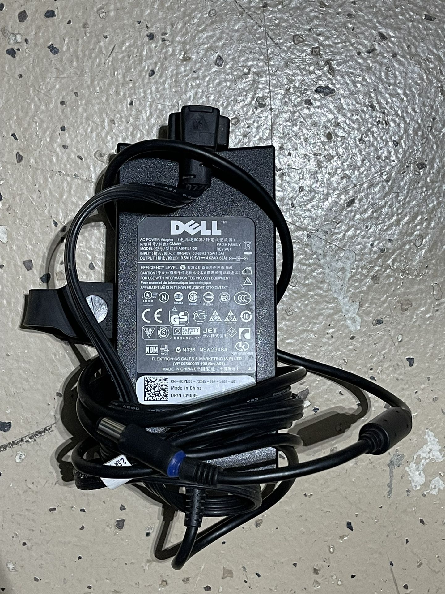 Dell CM889 - 90W 19.5V AC Adapter