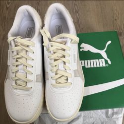 Women’s Pumas Size 10