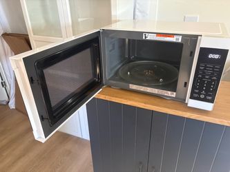 Sharpe 1 year old microwave