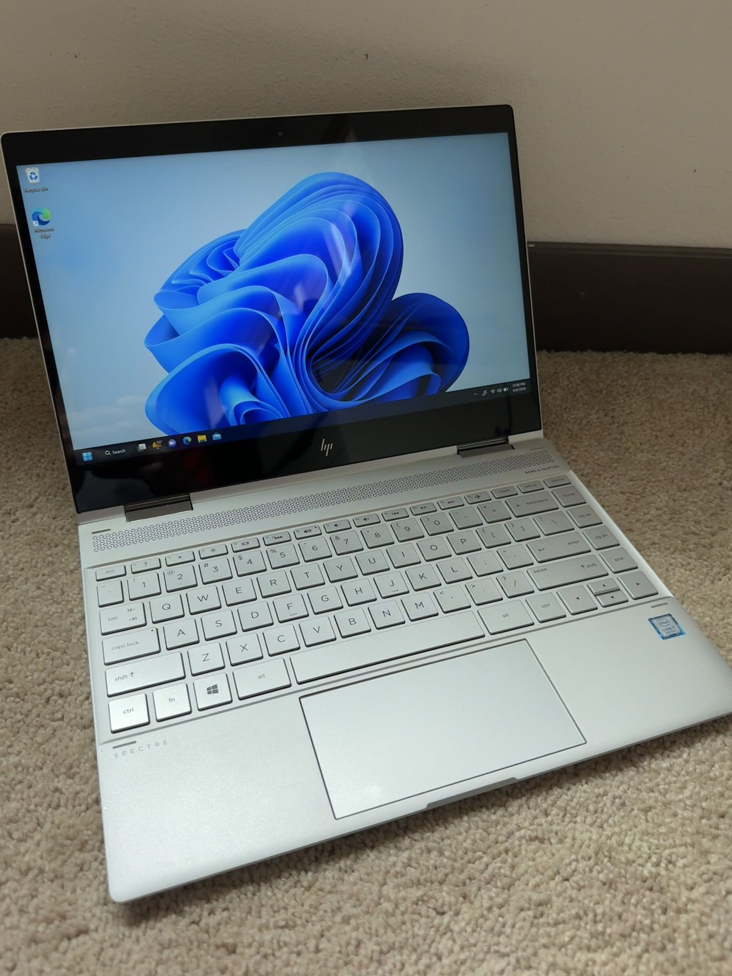 HP Spectre x360 Laptop- i7, 8gb, 256gb 
