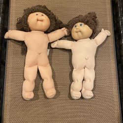2 Older Cabbage Patch Kids . Made By Coleco Co . 